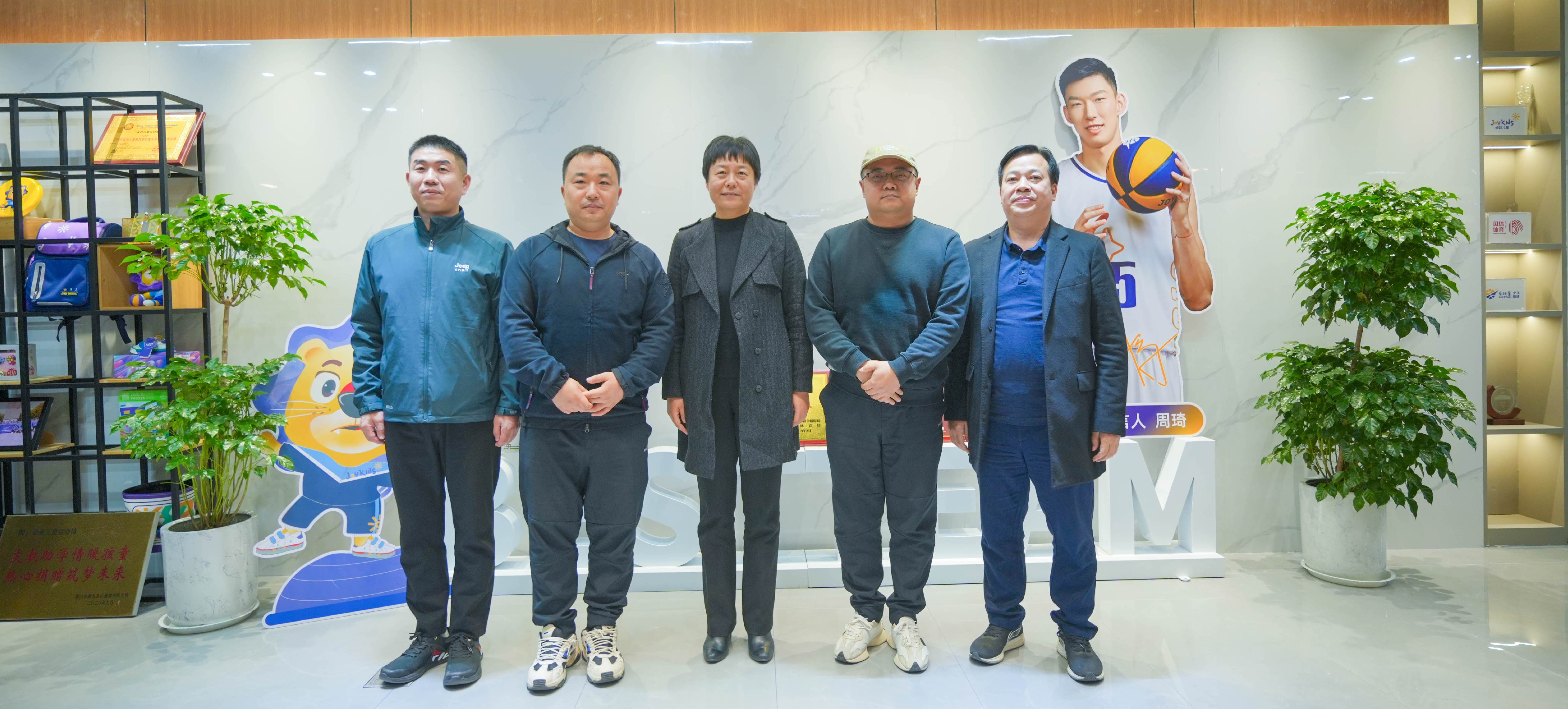 2023年11月27日，郑州市体育局党委书记、局长李雅一行，莅临J9旗舰厅体育调研指导